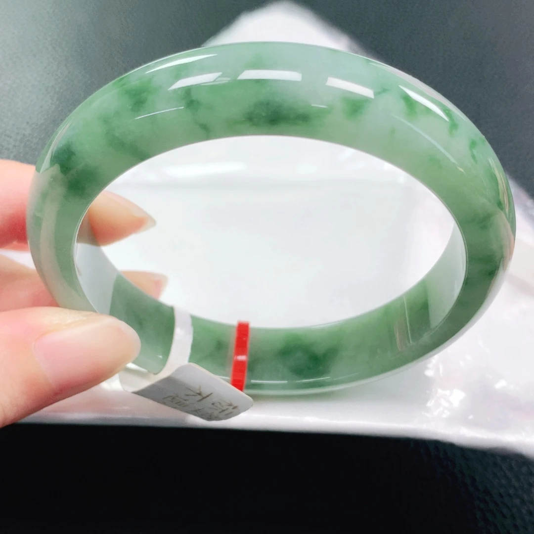 翡翠手镯未镶嵌57圈