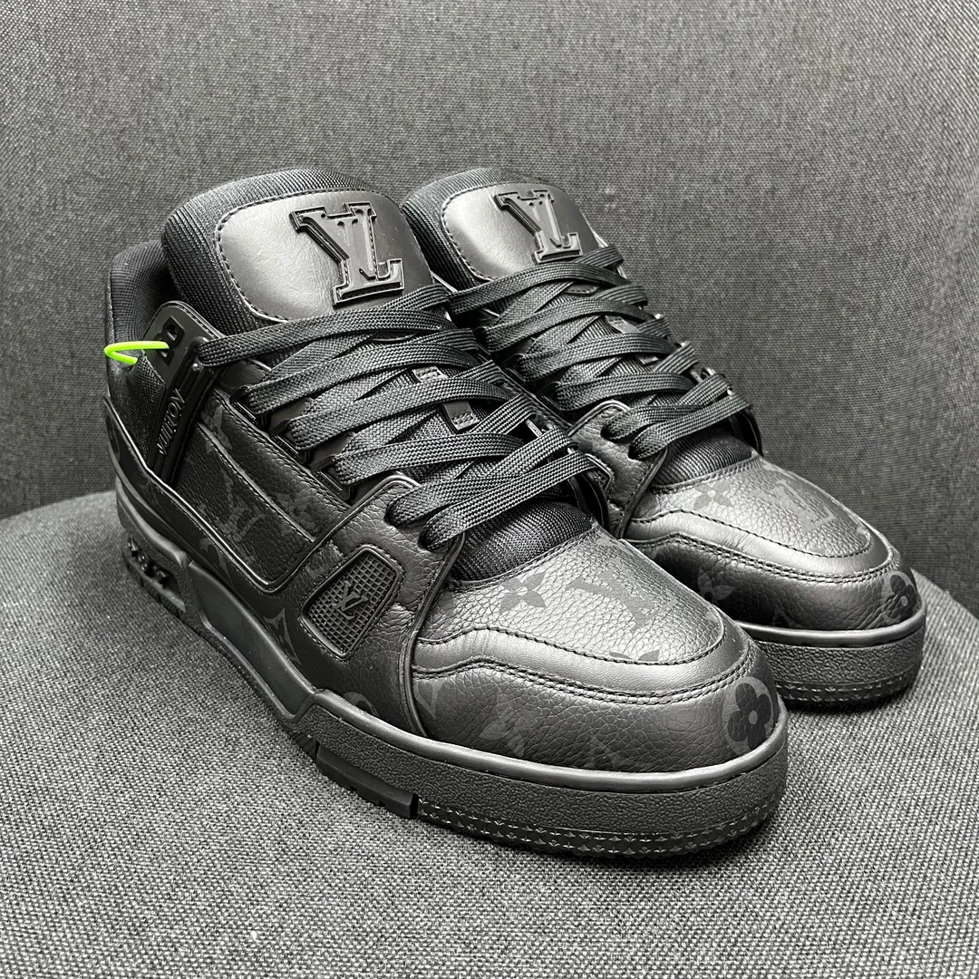99新 LouisVuitton/路易威登 经典老花压印黑武士trainer奢鞋
