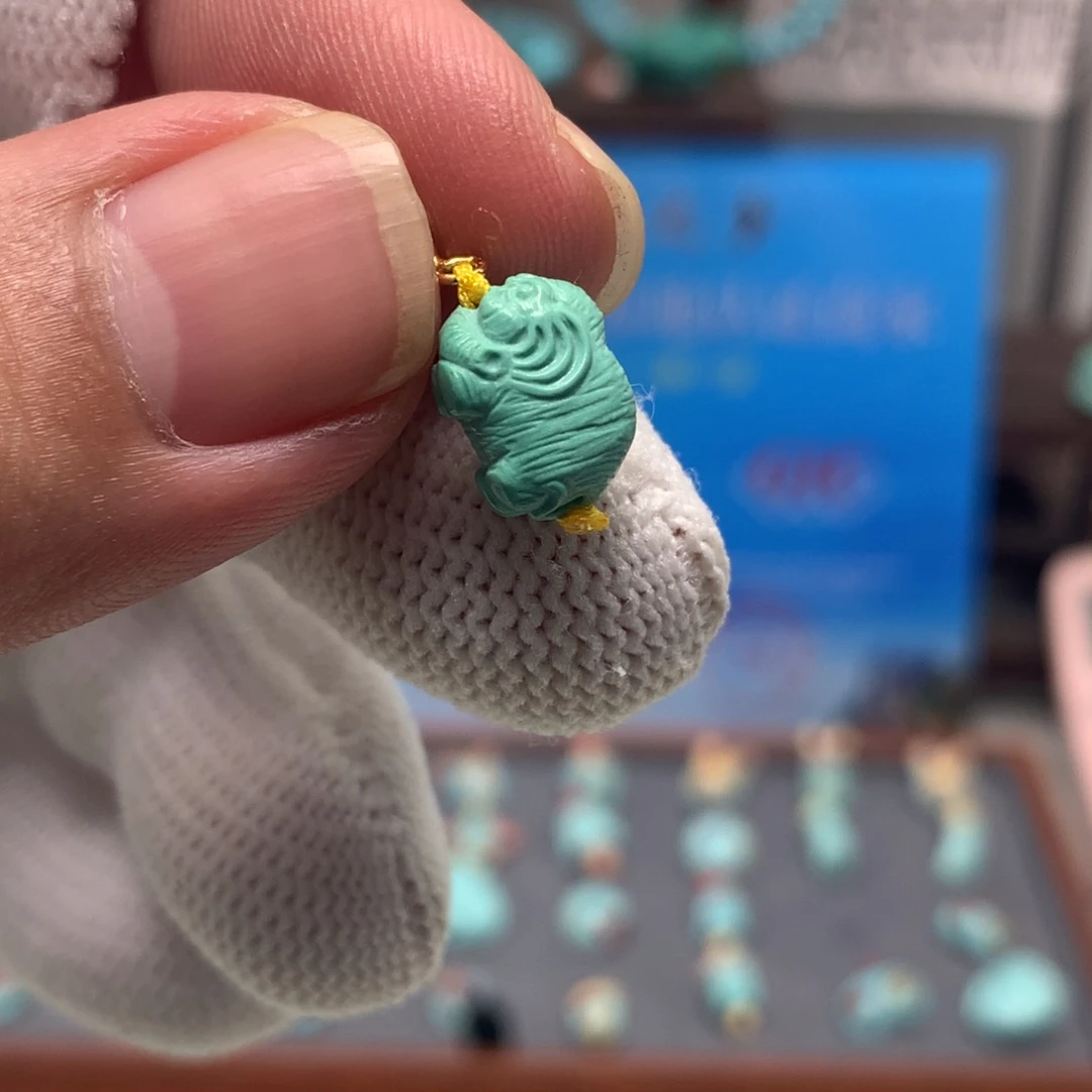 绿松石未镶嵌挂件