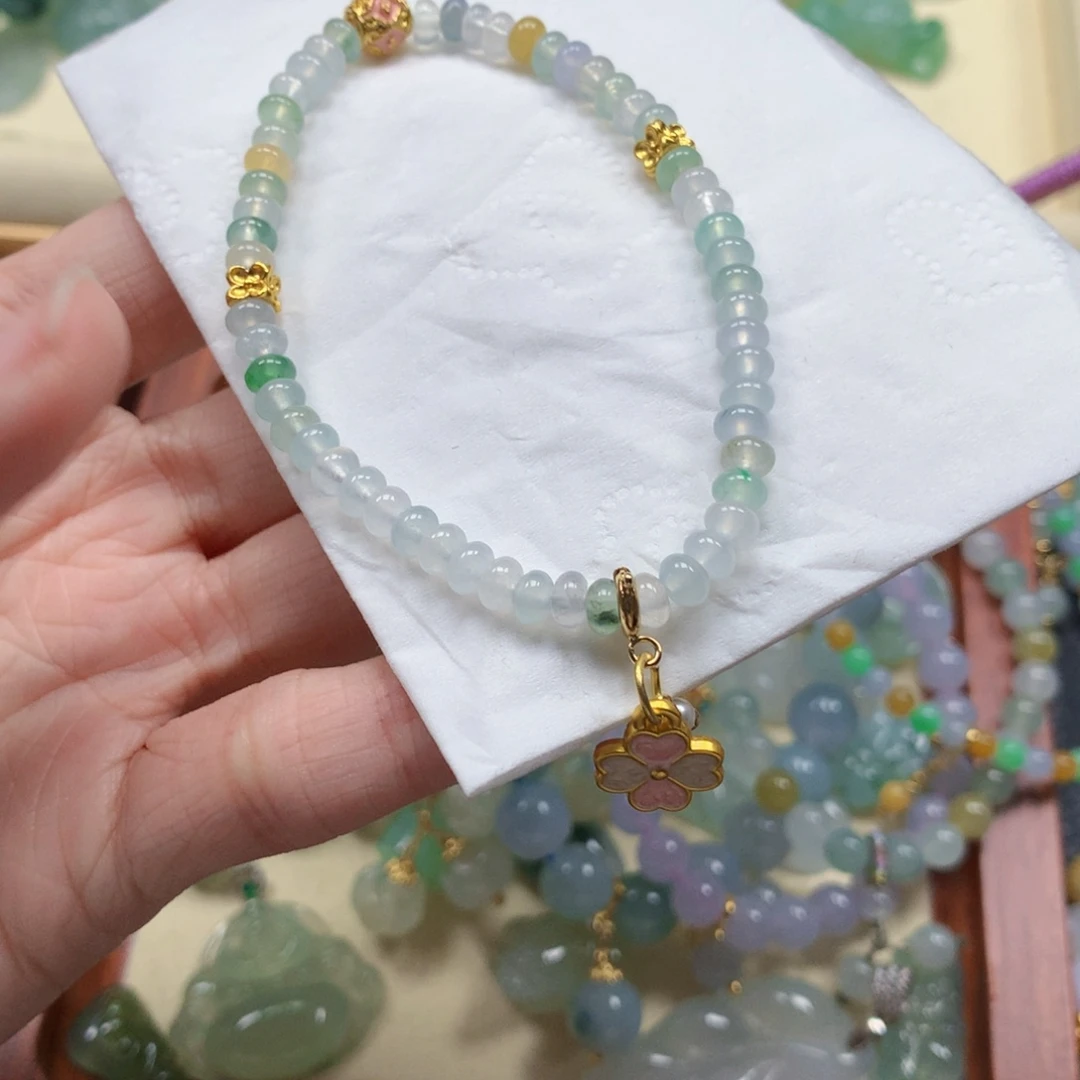 翡翠未镶嵌颈饰是