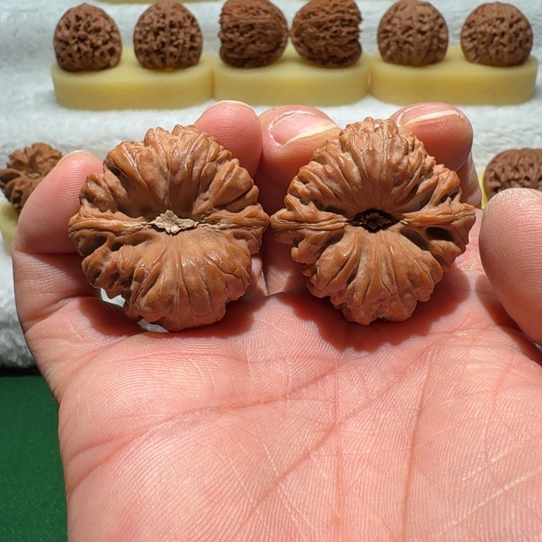 文玩核桃吊坠平谷凹底40