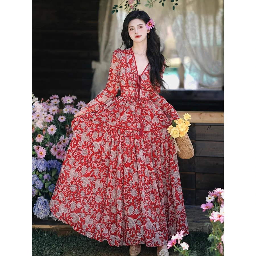 2025夏季新品民族风红色碎花V领连衣裙喇叭袖海边旅游度假风长裙