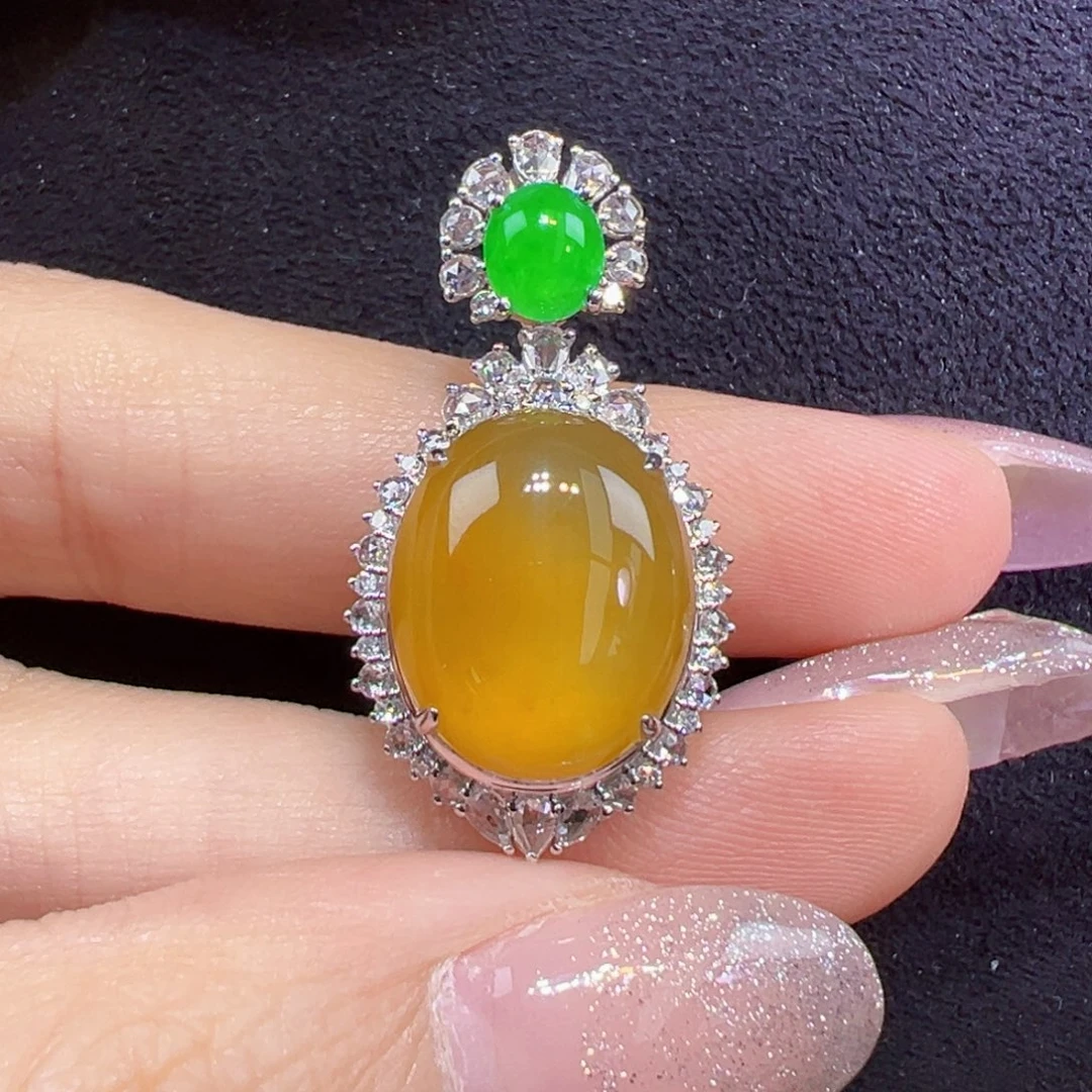 翡翠18K金镶嵌颈饰蛋面