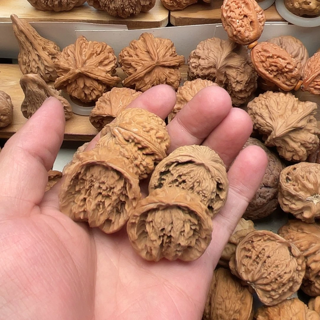 张***胜吊坠文玩核桃蛇头