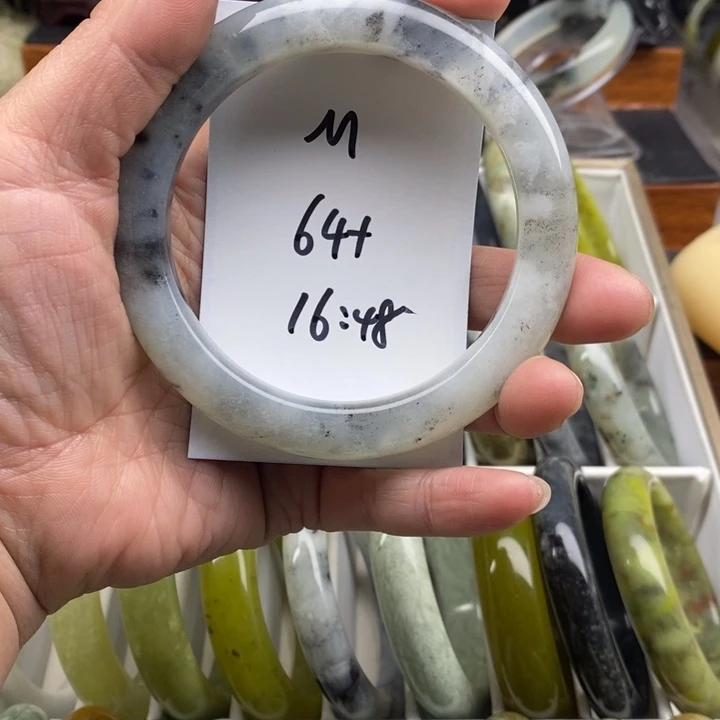 S***子蛇纹石玉未镶嵌手镯