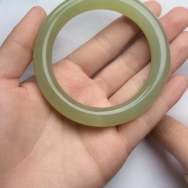 和田玉手镯58 59圈口。k k未镶嵌