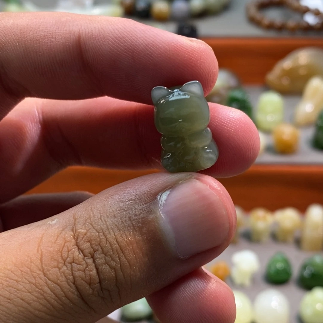 和田玉未镶嵌颈饰嘉**行