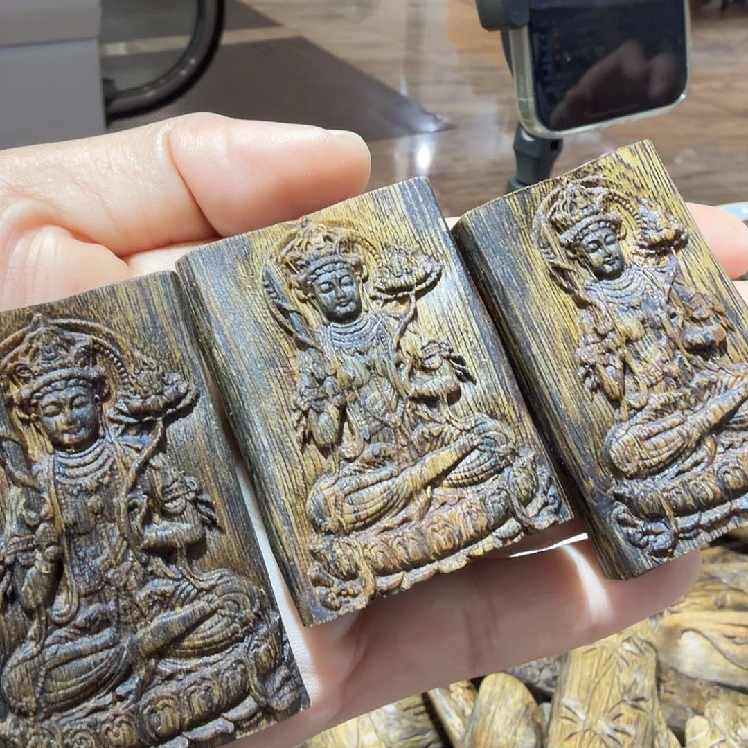 沉香吊坠莺歌绿奇楠吊坠雕刻多样性发其一