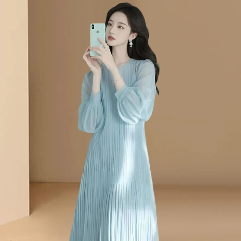 2025春秋新款大码胖mm蓝色超好看连衣裙女海边度假超仙多巴胺小裙