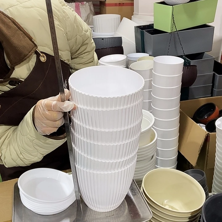 塑料竖纹口17高14.5白色带拖6套