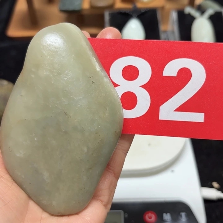 和田玉未镶嵌把件