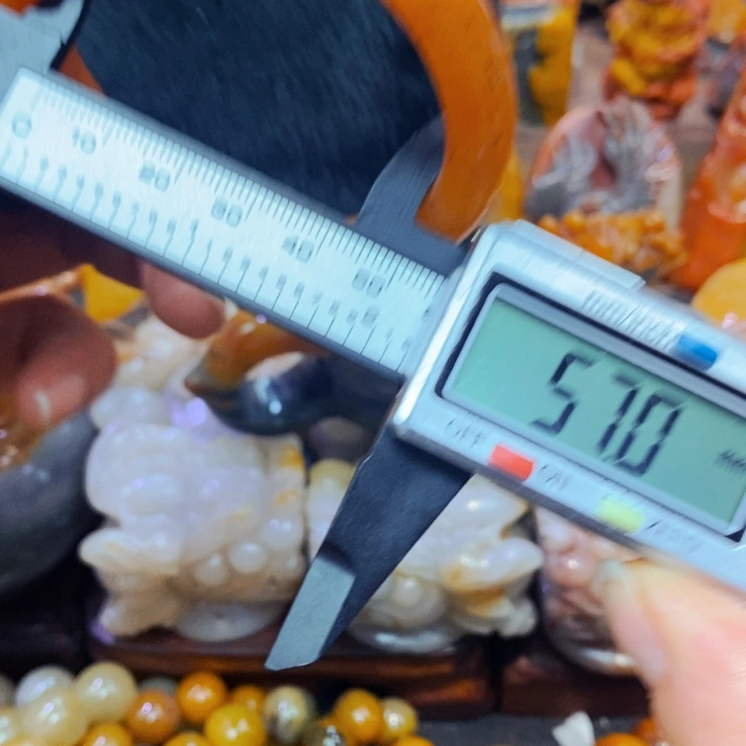 未镶嵌石英质玉（黄龙玉）项链