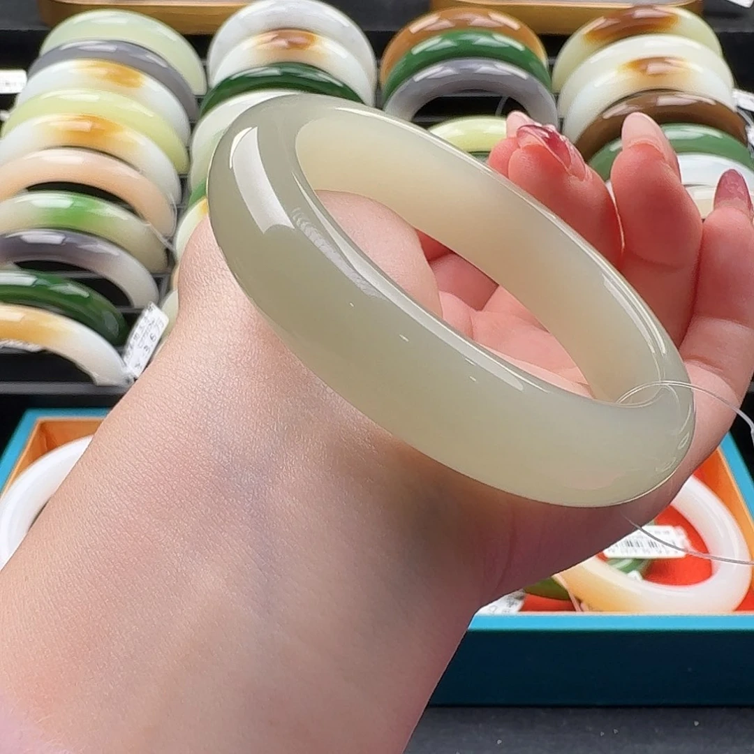 未镶嵌手镯和田玉晴水 葡萄肉 无水线56.5