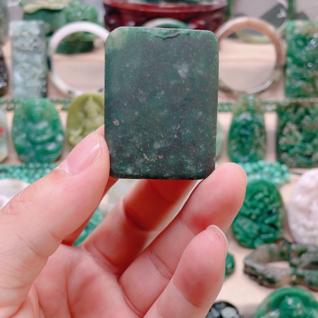 独山玉未镶嵌颈饰