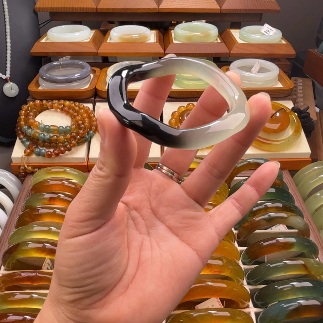 蛇纹石玉未镶嵌手镯52