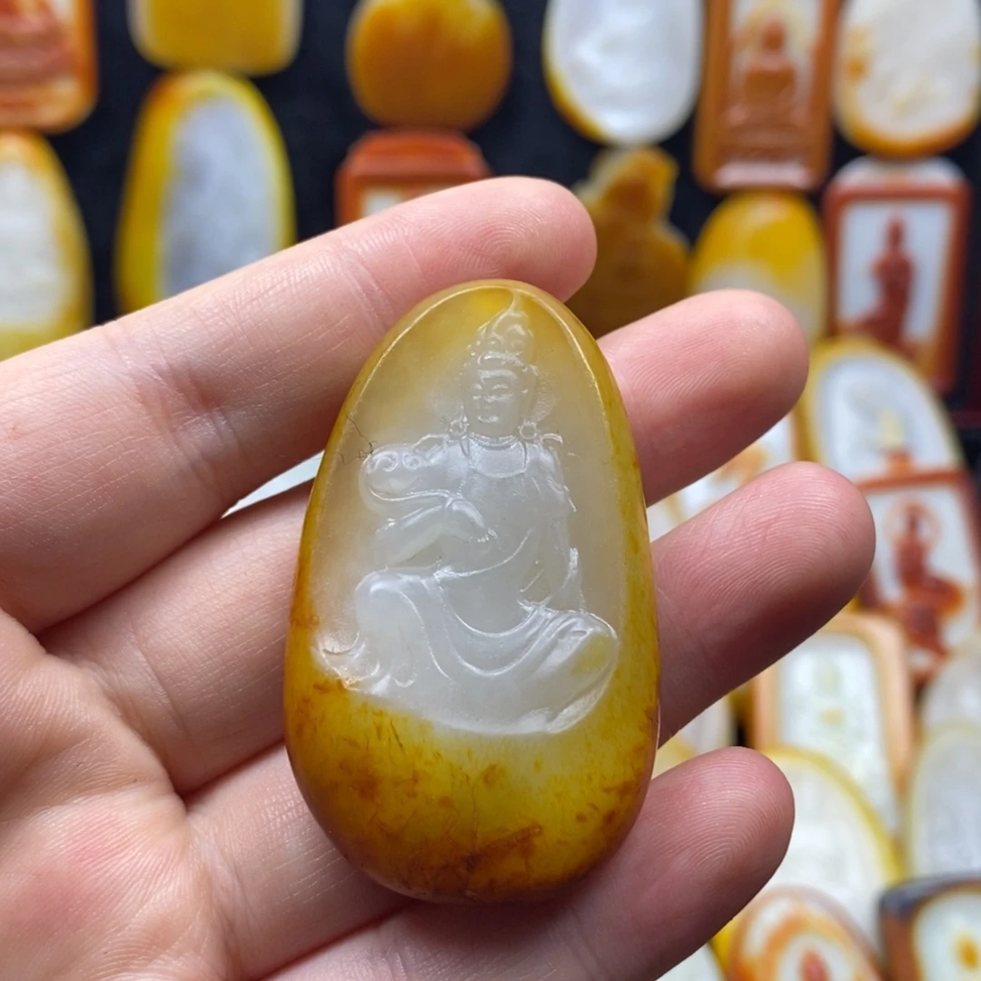 钱***）和田玉未镶嵌颈饰