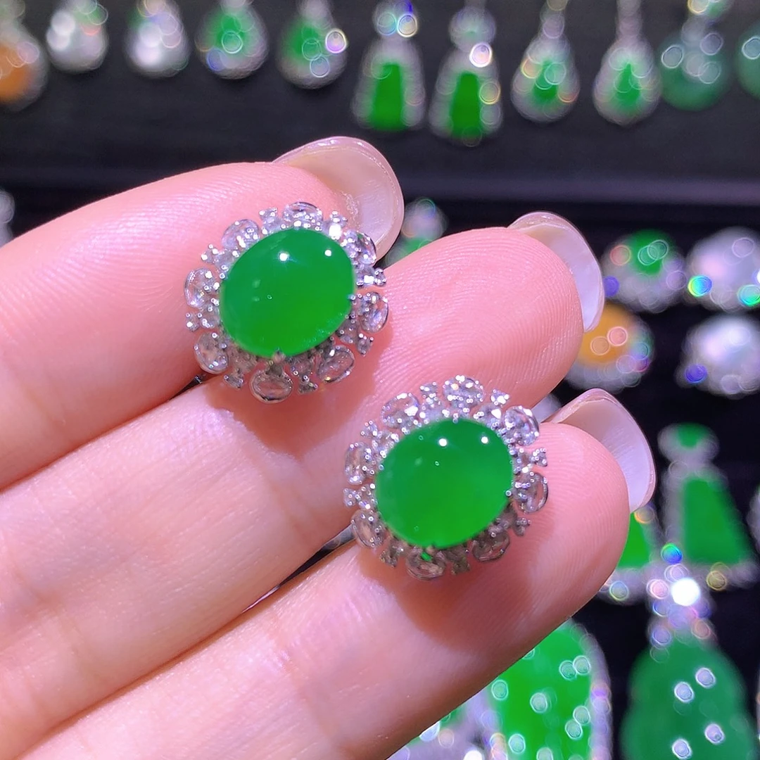 翡翠18K金镶嵌耳饰高冰满绿蛋面耳包