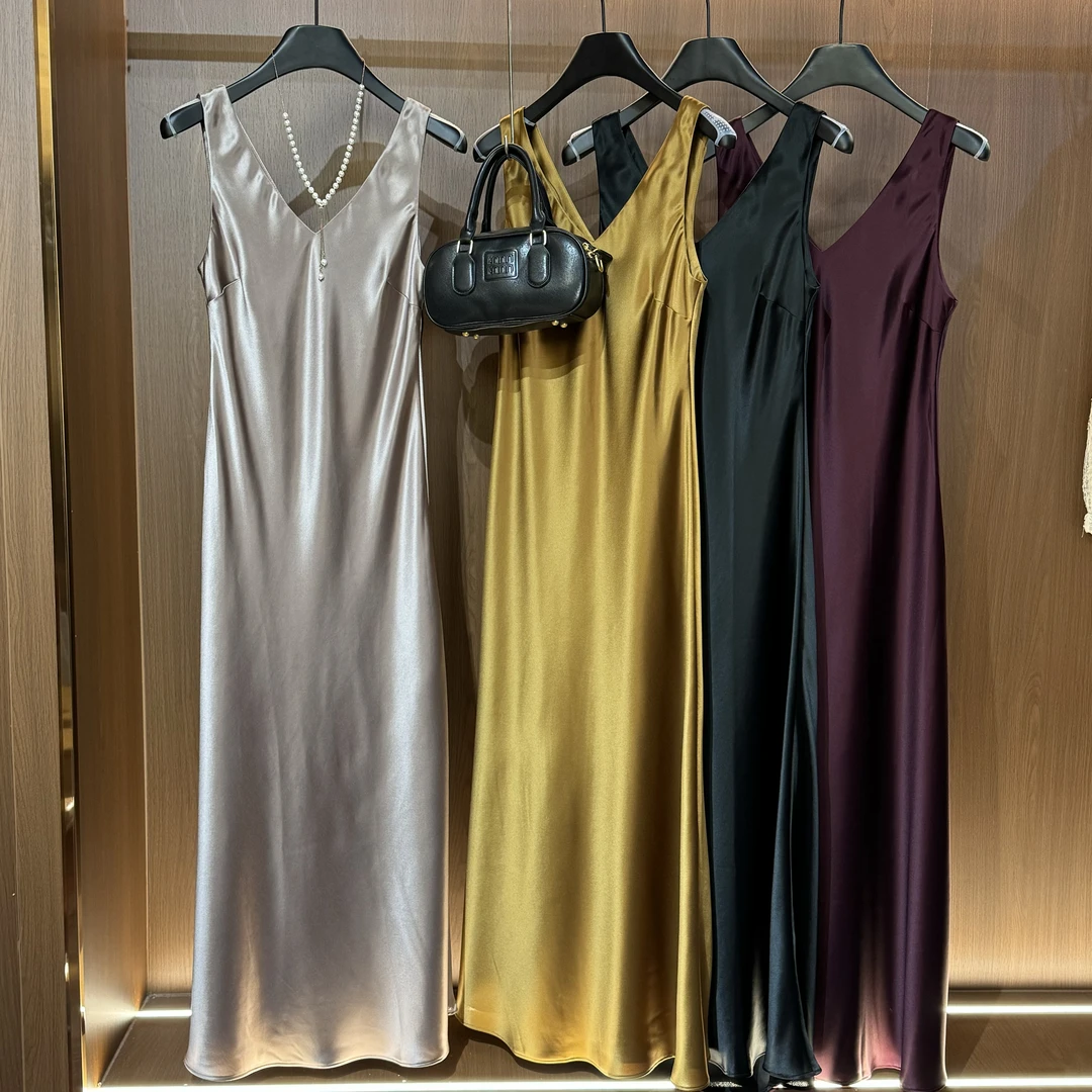 2025春季新款轻奢V领高级感设计连衣裙J21282