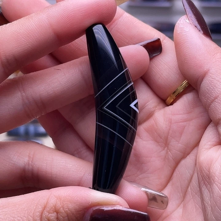 8***。玛瑙/玉髓未镶嵌颈饰