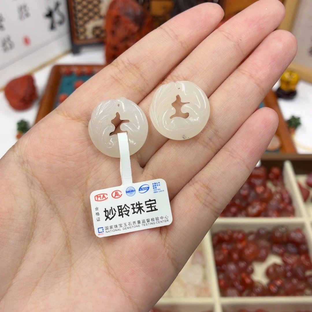 和田玉未镶嵌颈饰吊坠