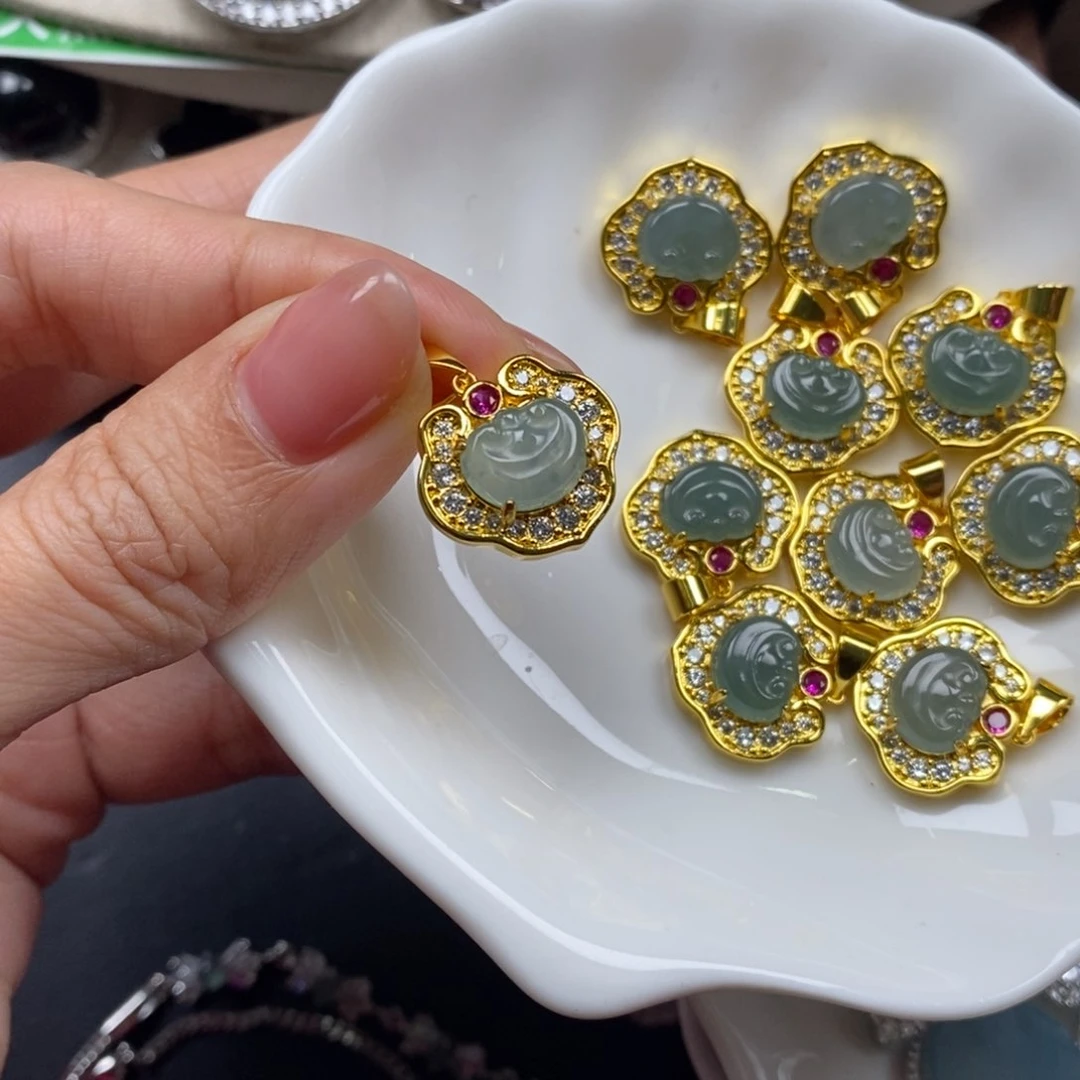 翡翠颈饰未镶嵌翡翠