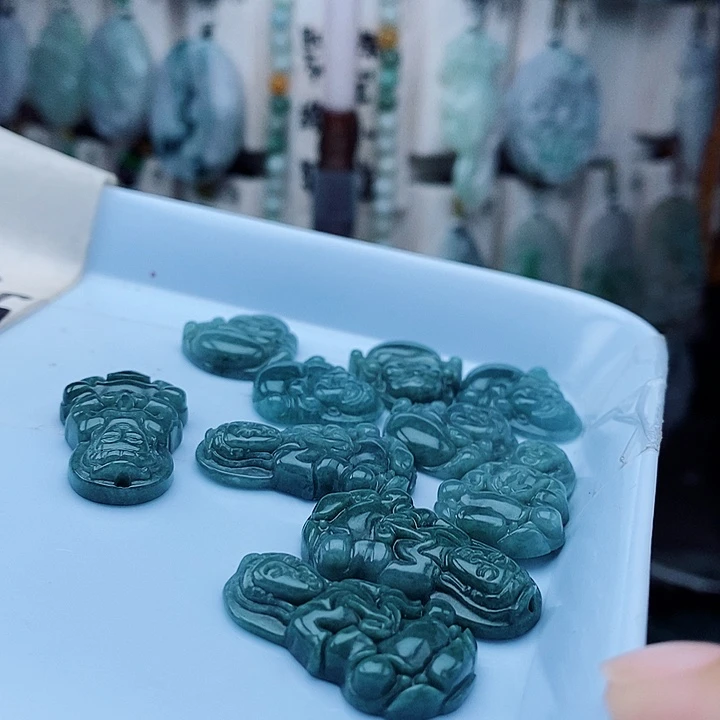 翡翠未镶嵌颈饰翡翠