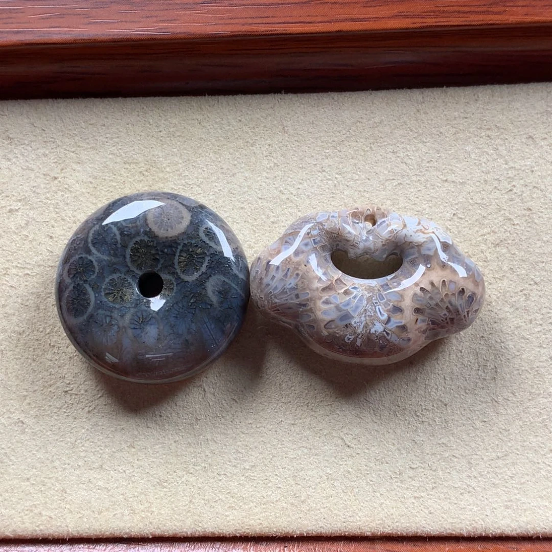 硅化珊瑚（珊瑚玉）平安扣30/个，如意锁40/个。未镶嵌