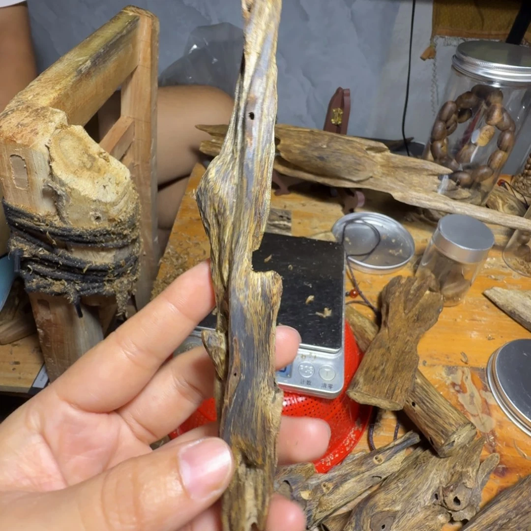 一***9沉香天然虫漏20克块料