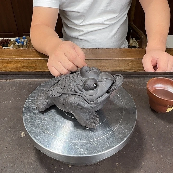 茶壶紫砂金蟾王黑