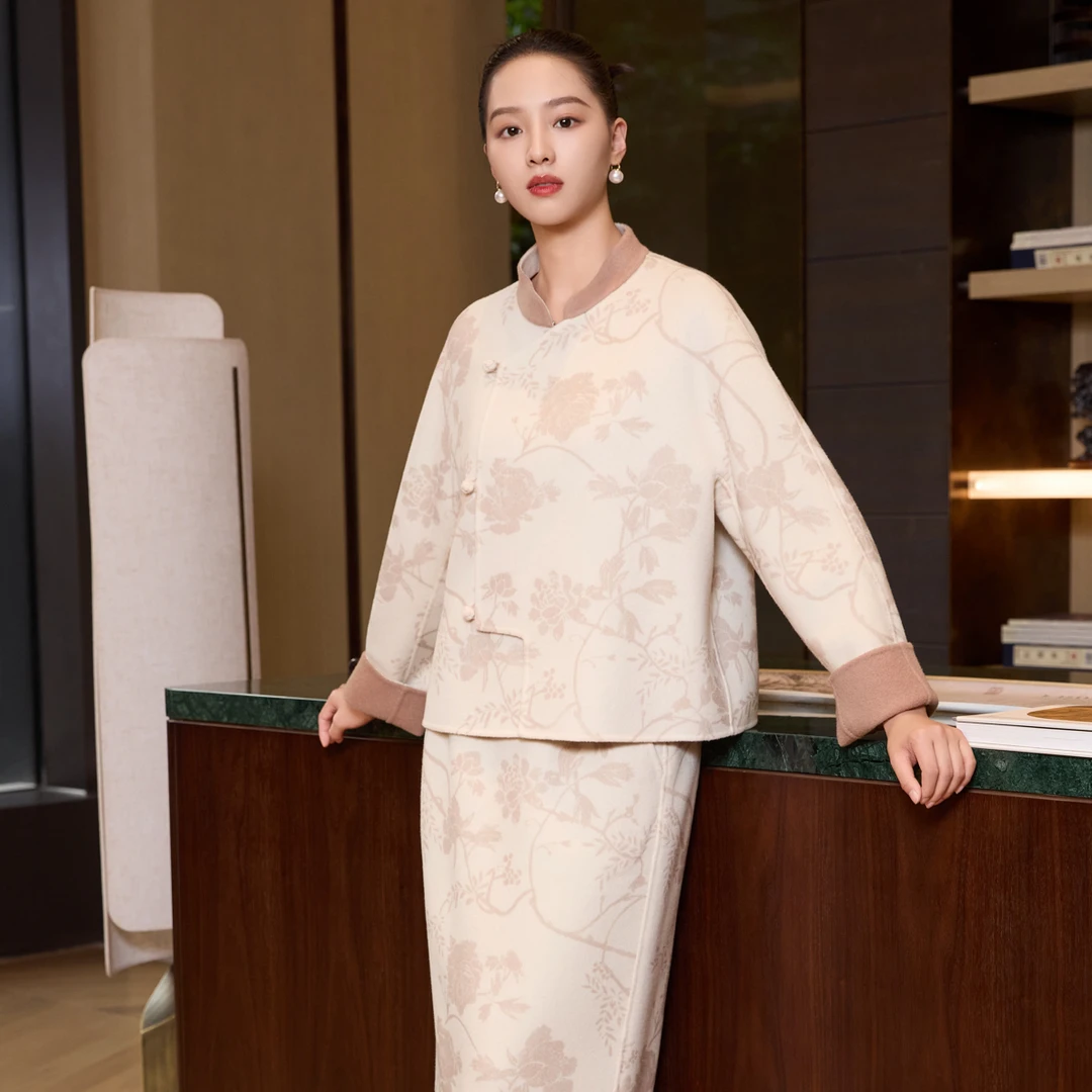 朱紫褕09072+69009杏色绵羊毛套装新中式冬季外套半裙