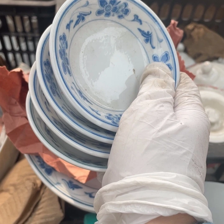 其他盘子碗砂锅都有