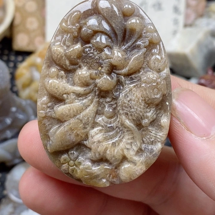 颈饰未镶嵌硅化珊瑚（珊瑚玉）