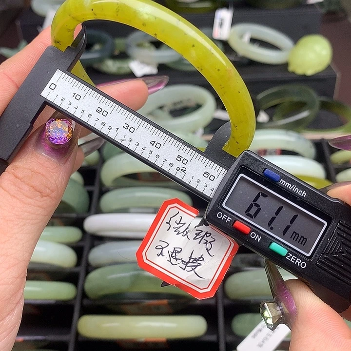 蛇纹石玉手镯未镶嵌564