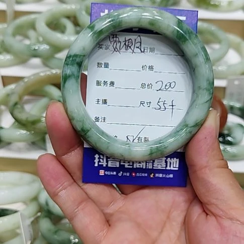 贾***凤未镶嵌透闪石-蛇纹石玉手镯