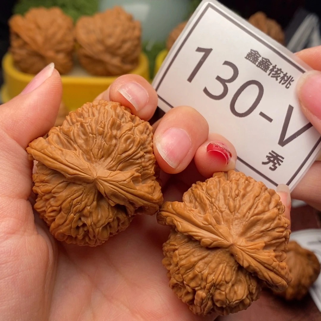 桃核把件白狮子42……