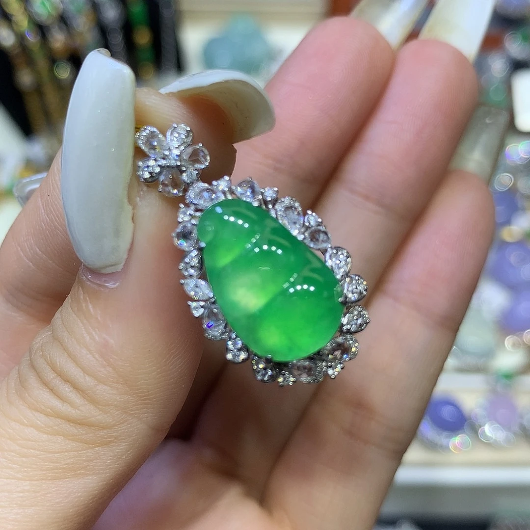 翡翠18K金镶嵌颈饰