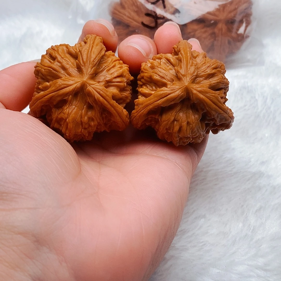 燕***》吊坠文玩核桃三棱