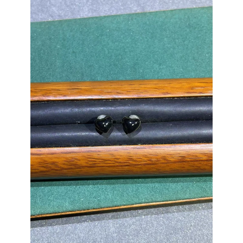 a4749黑色爱心耳钉多样性发货