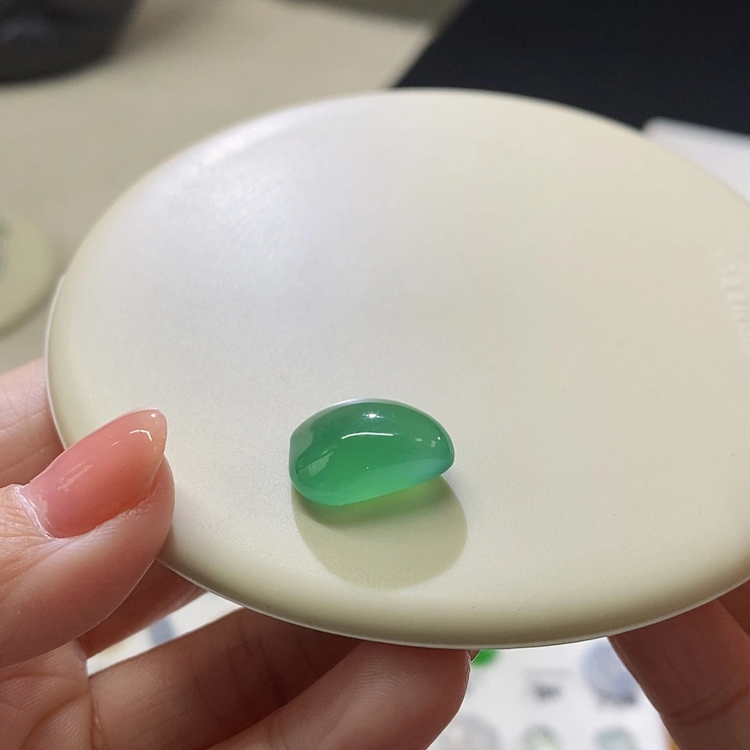 翡翠挂件未镶嵌随行