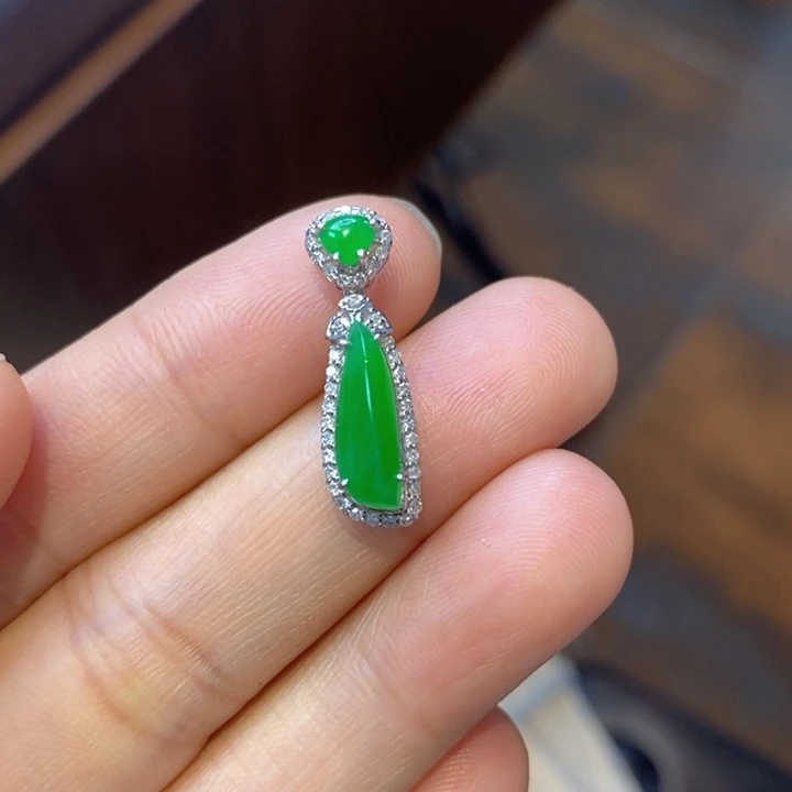 翡翠18K金镶嵌吊坠(赠链)