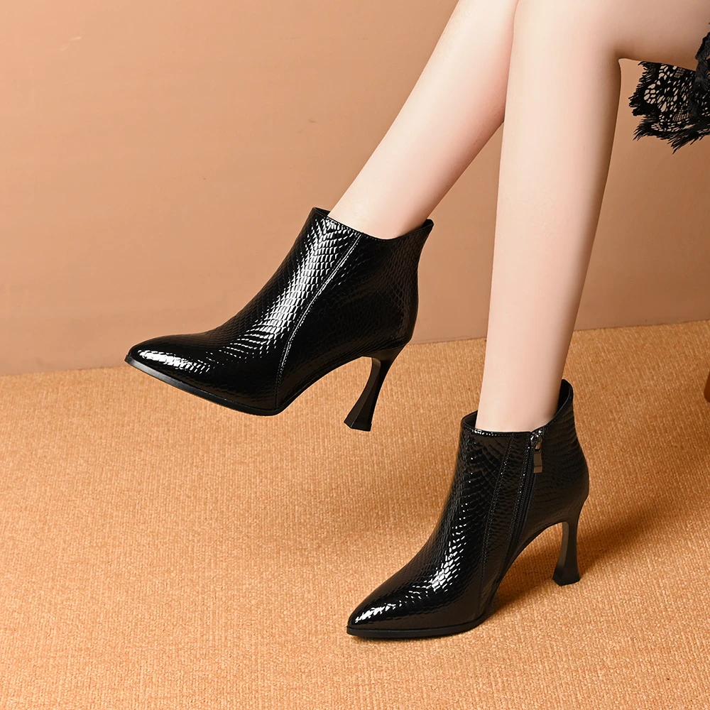头层牛皮高跟舒适短靴女2025秋冬新款尖头侧拉链蛇纹气质时装靴