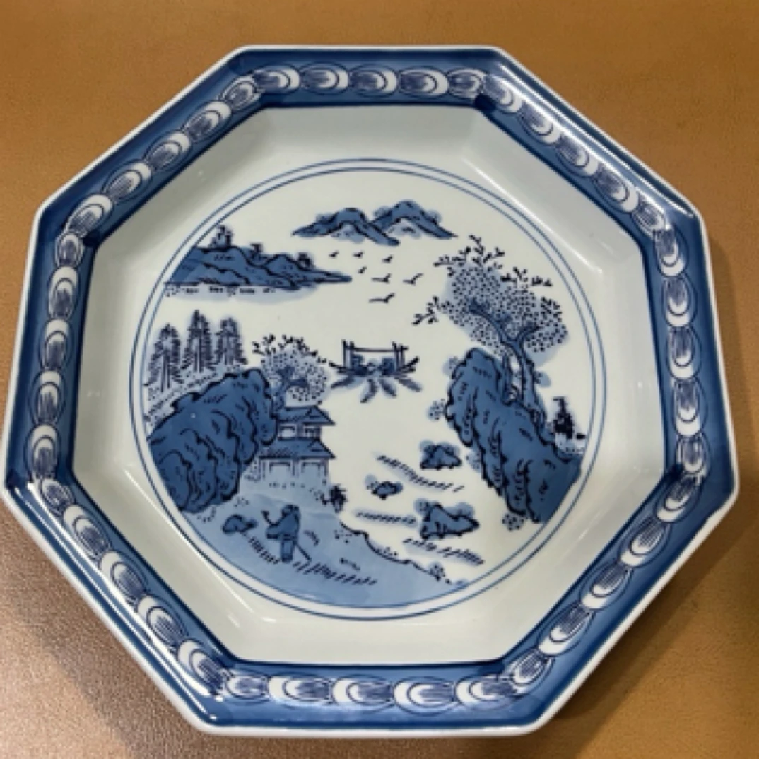 舶来精美手绘八方青花山水人物盘（17.5*5cm)有年代痕迹介意勿拍