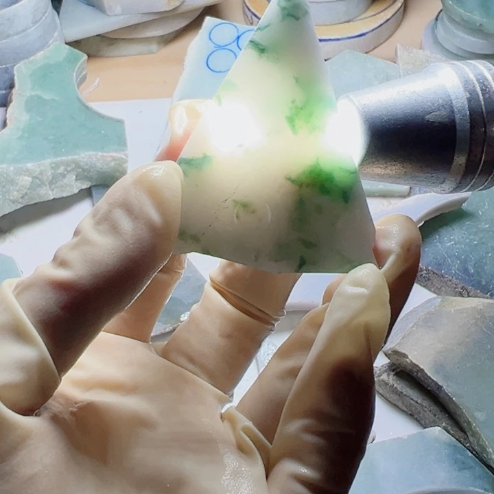 翡翠颈饰未镶嵌翡翠片料