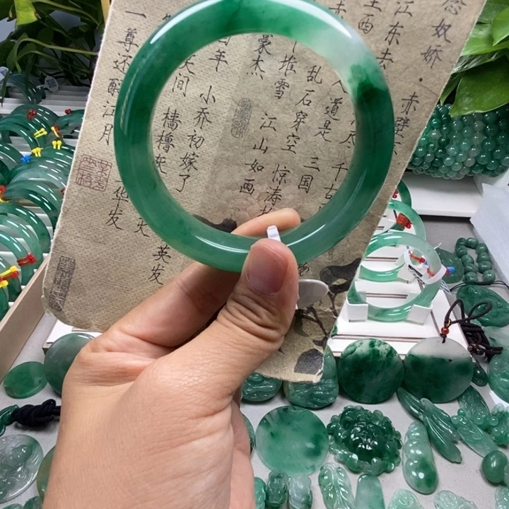 未镶嵌手镯石英质玉