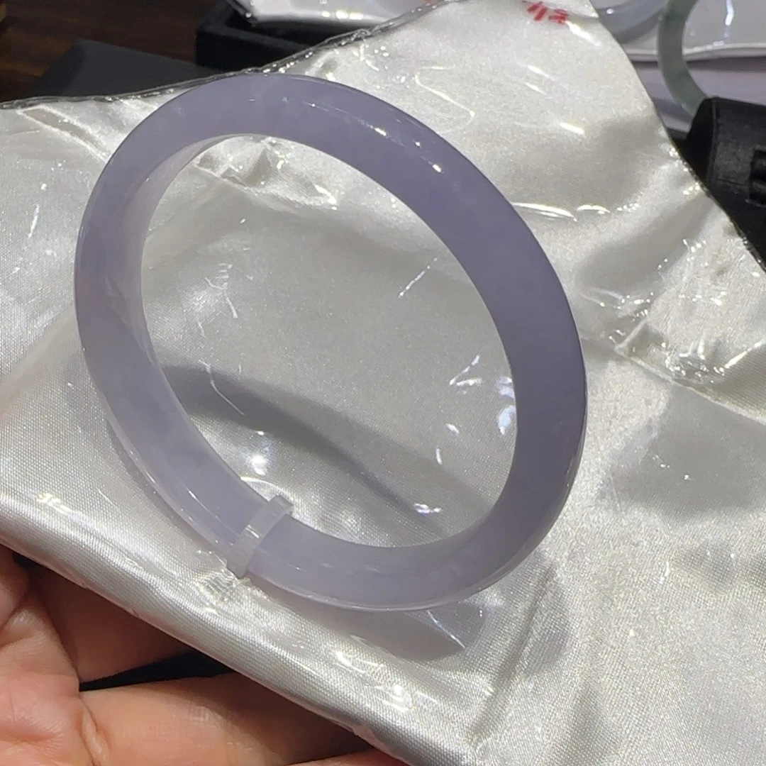 翡翠未镶嵌颈饰贵妃55