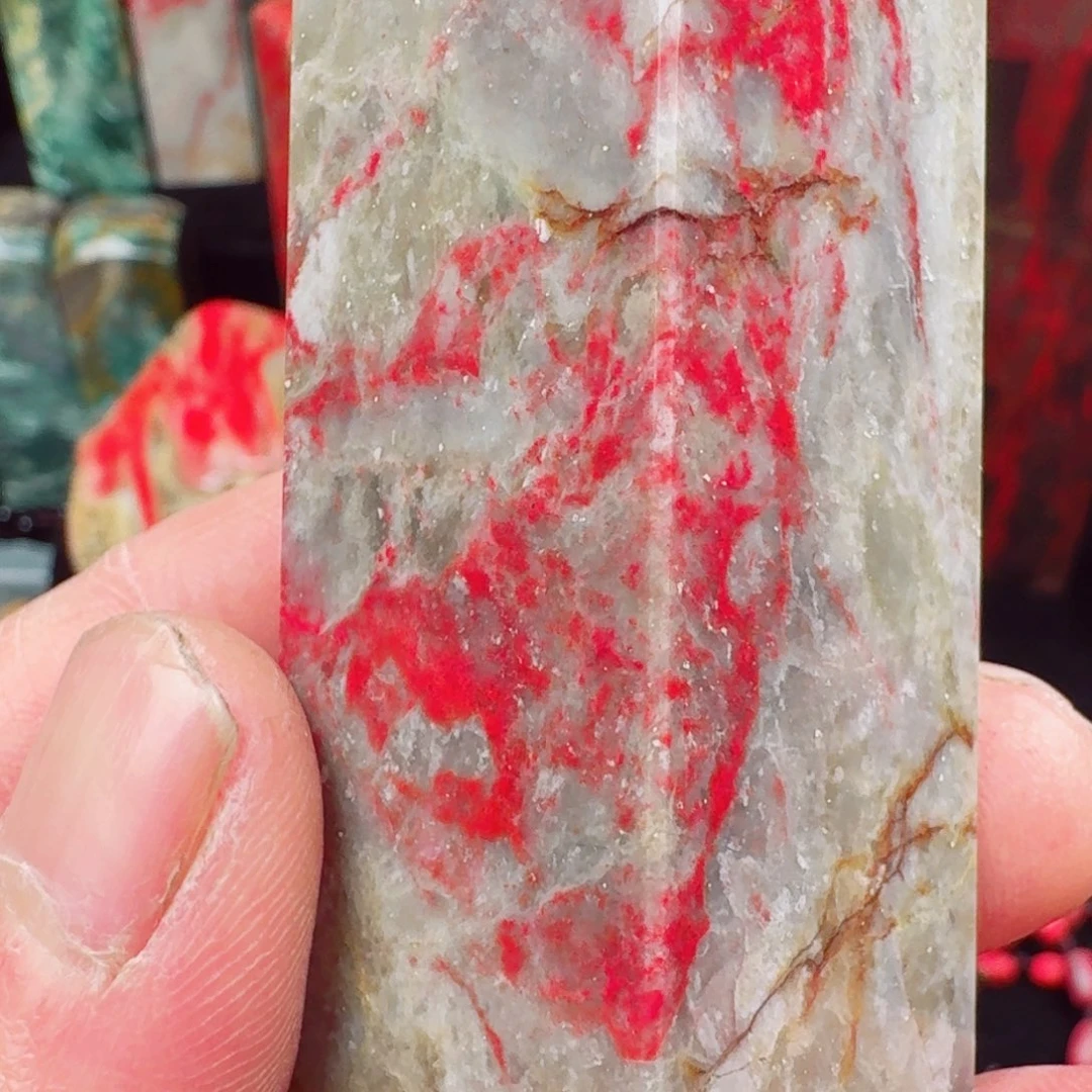 昌化鸡血石牛角地