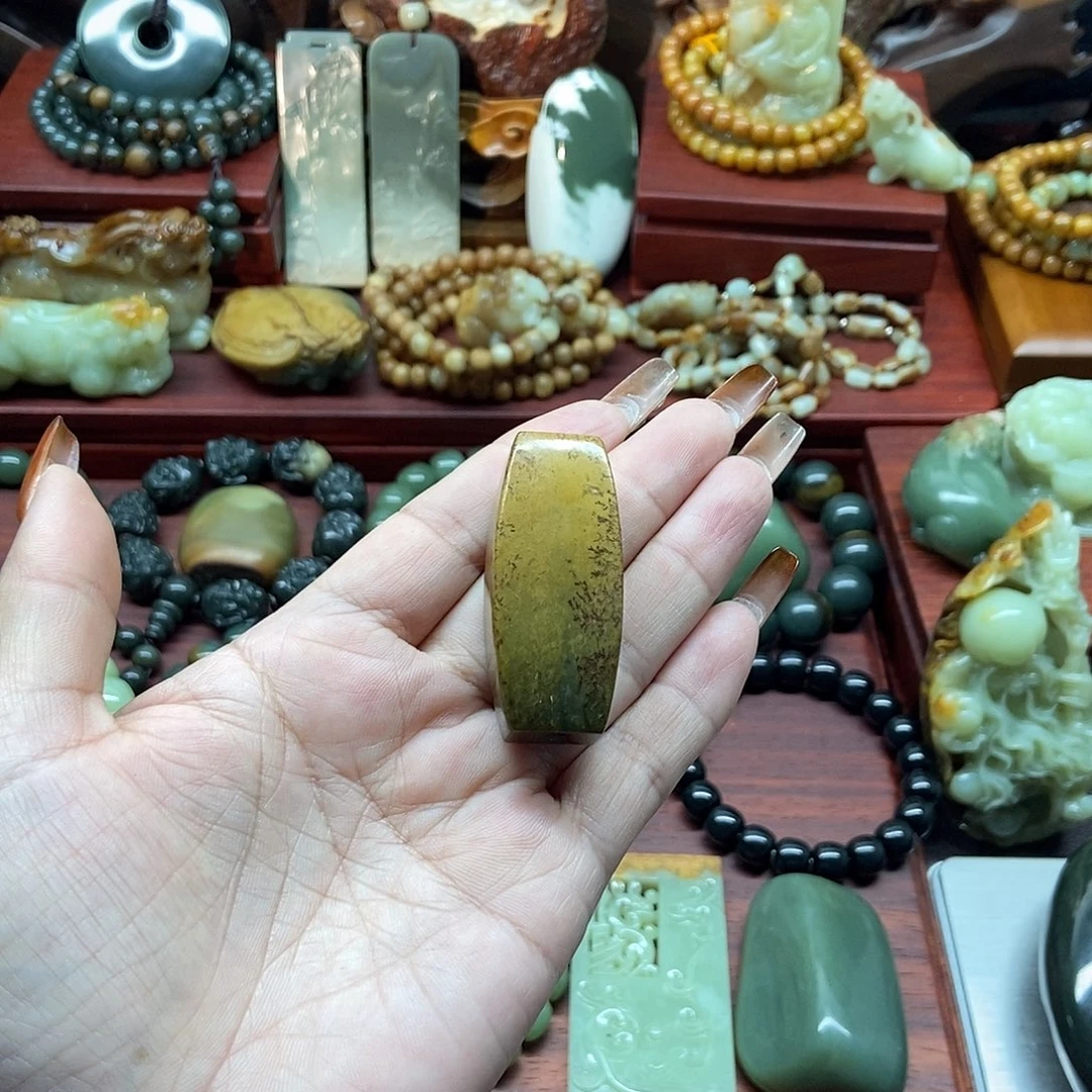 岫岩河磨玉（透闪石质玉）未镶嵌颈饰