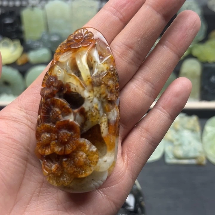 蛇纹石玉颈饰未镶嵌