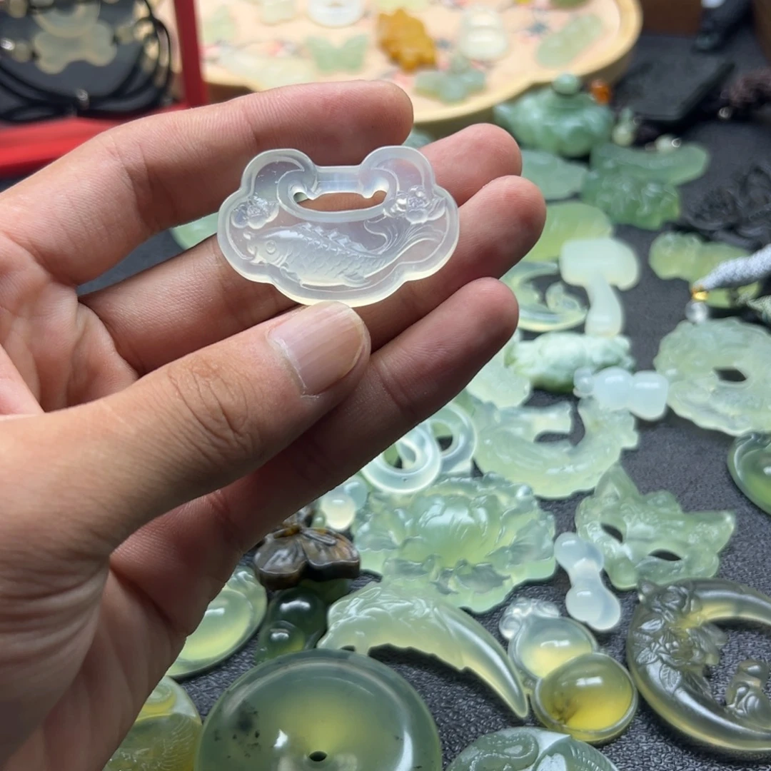 十***分未镶嵌蛇纹石玉颈饰平安锁鱼