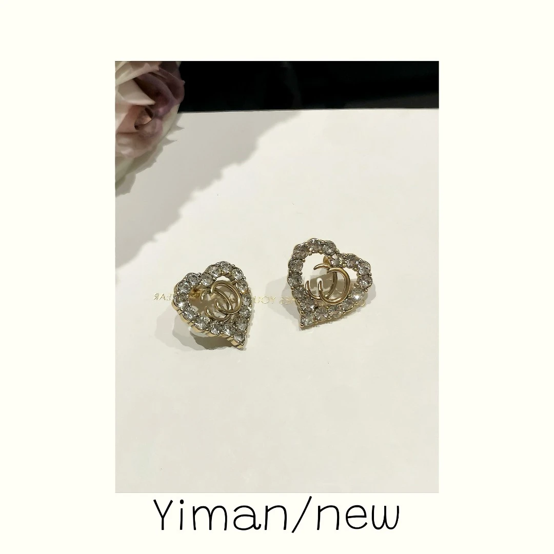 铜合金合成锆石耳饰 古铜色微镶镂空复古爱心耳钉MZ3515